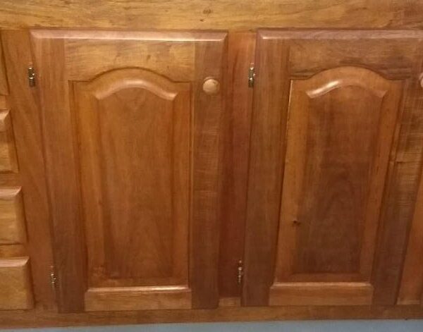 640-BAJO MESADA 1.60 MTS 4 CAJONES 3 PUERTAS