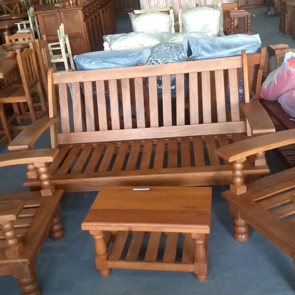 5160-JUEGO DE LIVING CEBOLLA 3 CUERPOS C/ALMOHADONES Y RATONA