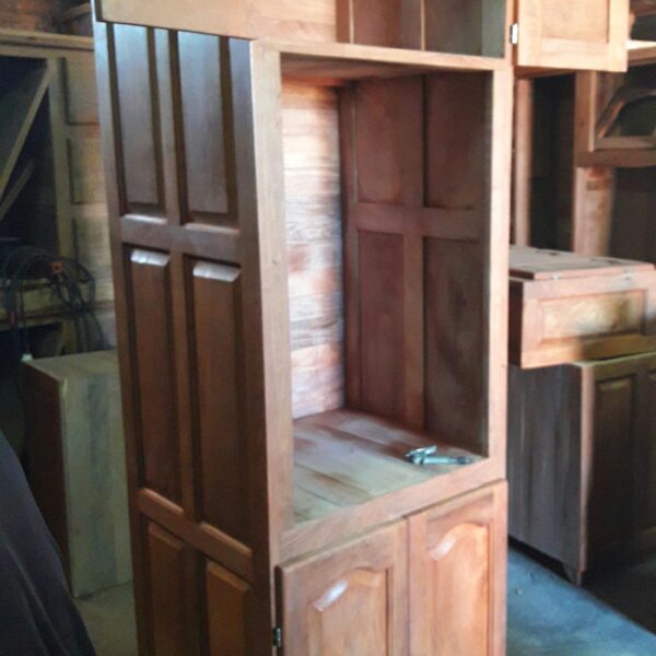 4530-DESPENSERO 0.70X2.00 MTS 4 PUERTAS Y HUECO HORNO