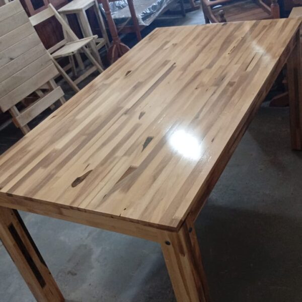 9660-MESA 1.60 MTS FINGER GUAYAIBÍ TERMINACIÓN LACA